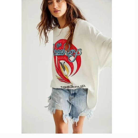 Daydreamer White Graphic Tour Tee - Picture 2 of 12